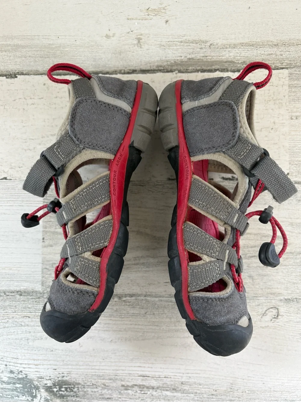 Keen Youth Size 1 Seacamp II CNX Water Sandals In Gray/Red Contour Arch